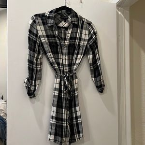 Banana Republic size 2, checkered dress with quarter sleeve button up